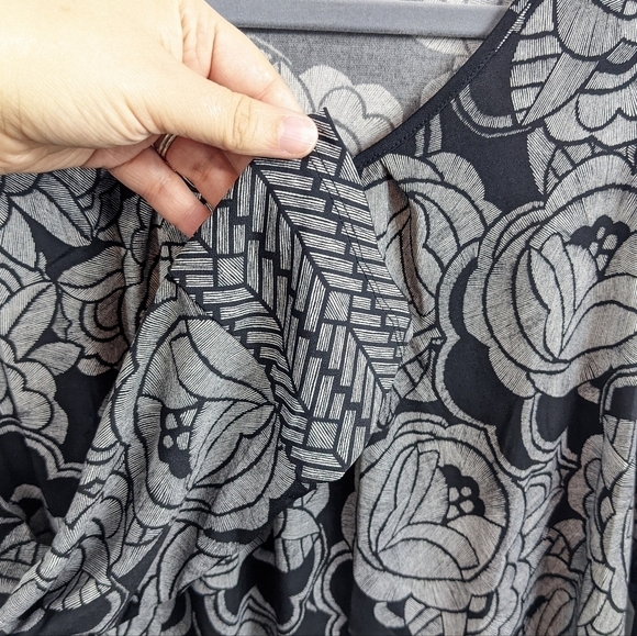 Motherhood Maternity Scoop Neck Tunic Top Sz L - Picture 2 of 8